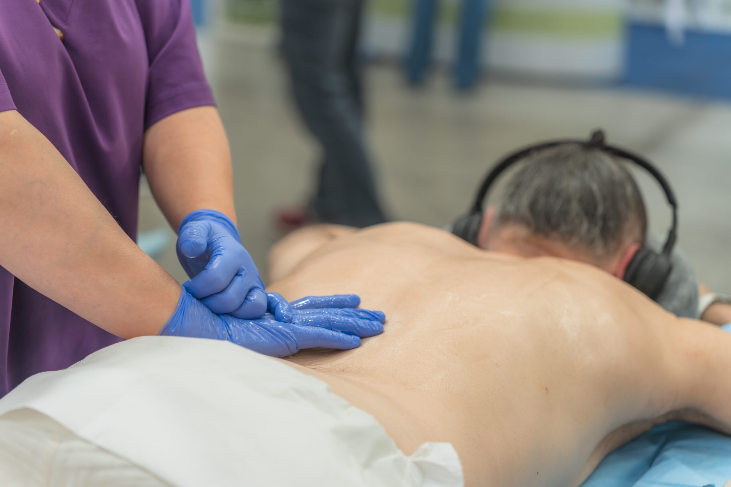 Sırt Fıtığı Nedir? Nedenleri, Belirtileri ve Tedavisi